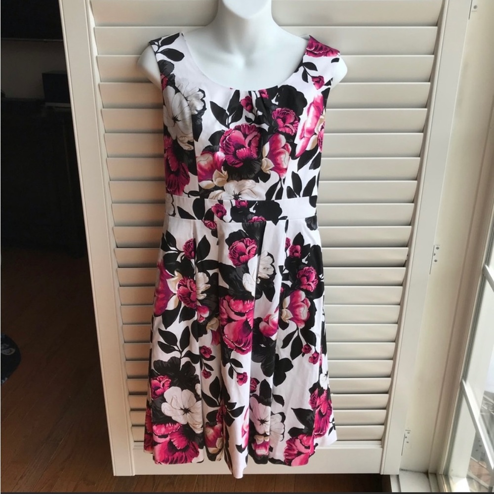 EUC WHBM Size 4 Pink White Black Floral Dress